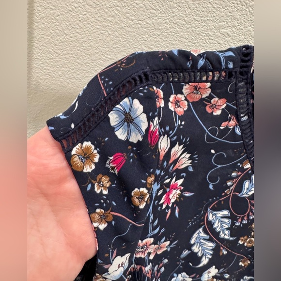 DR2 cap sleeve Floral Print Women's Top size petite medium - Picture 3 of 4